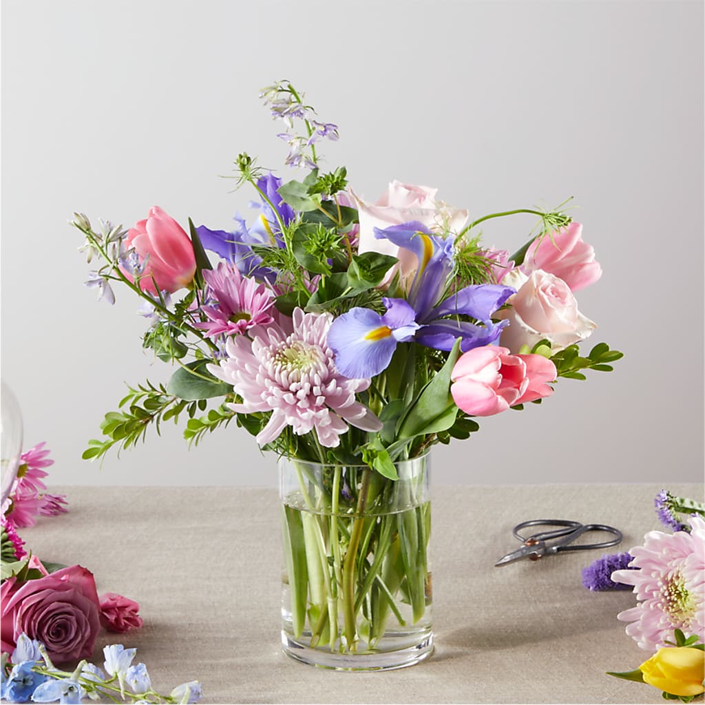 Pastel Tradition - A Florist Original – LOU GENTILE'S FLOWERS BASKET, Fresno CA