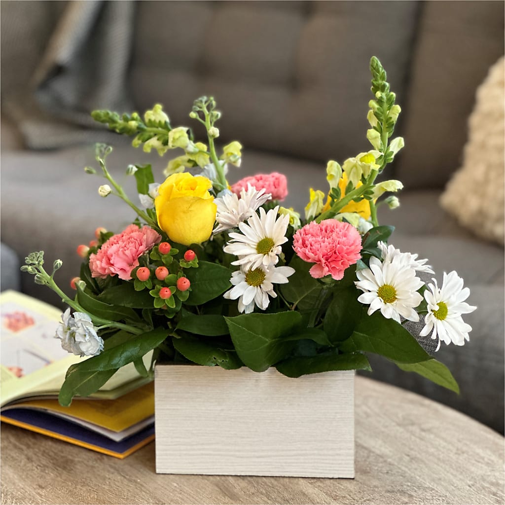 Sun Salutation Box Bouquet – LOU GENTILE'S FLOWERS BASKET, Fresno CA