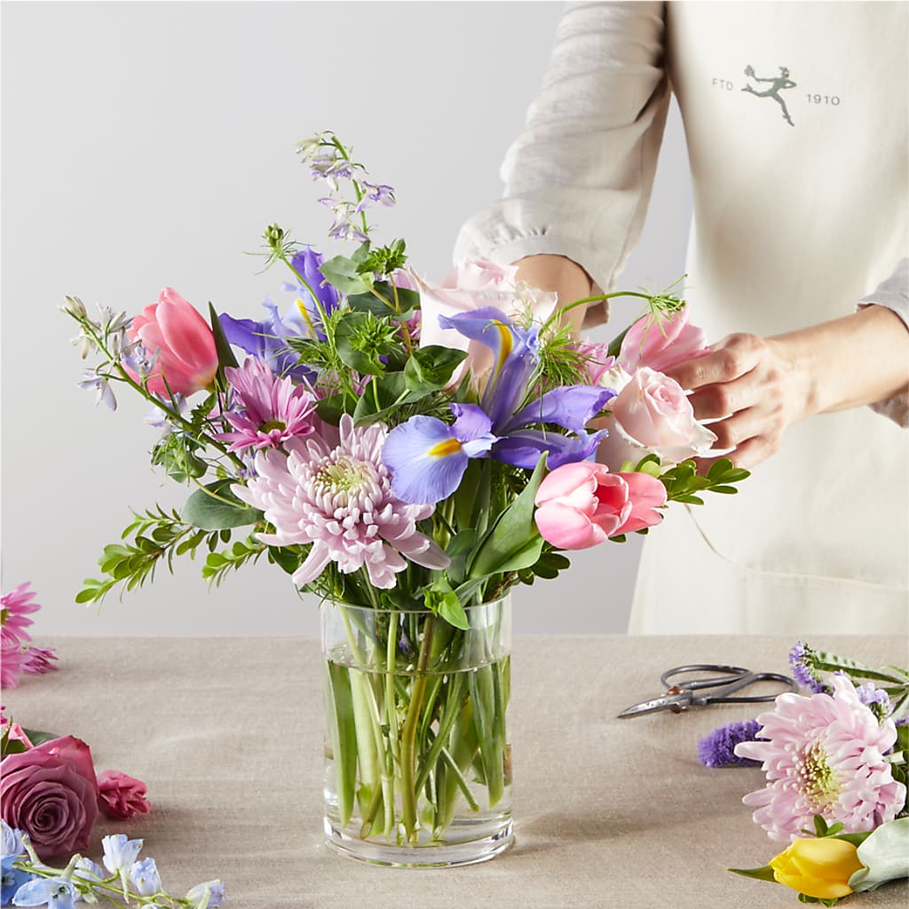 Pastel Tradition - A Florist Original – LOU GENTILE'S FLOWERS BASKET, Fresno CA