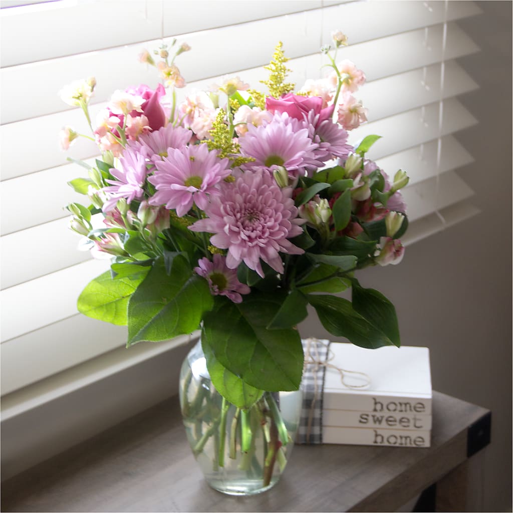 Pastel Tradition - A Florist Original – LOU GENTILE'S FLOWERS BASKET, Fresno CA