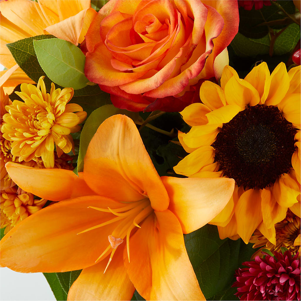 Grateful Centerpiece – LOU GENTILE'S FLOWERS BASKET, Fresno CA